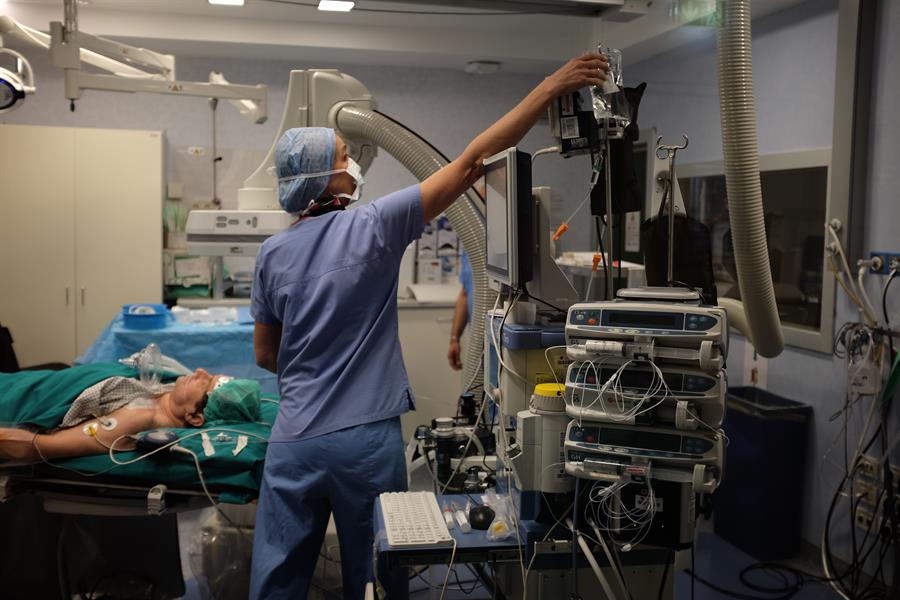 Sala operatoria con paziente e Anestesista